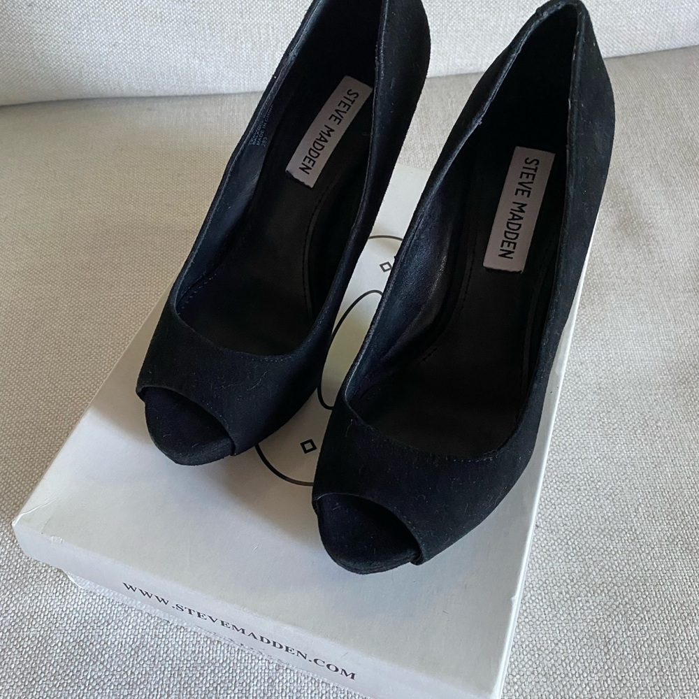 Steve Madden Elegant Black Peep Toe Heels